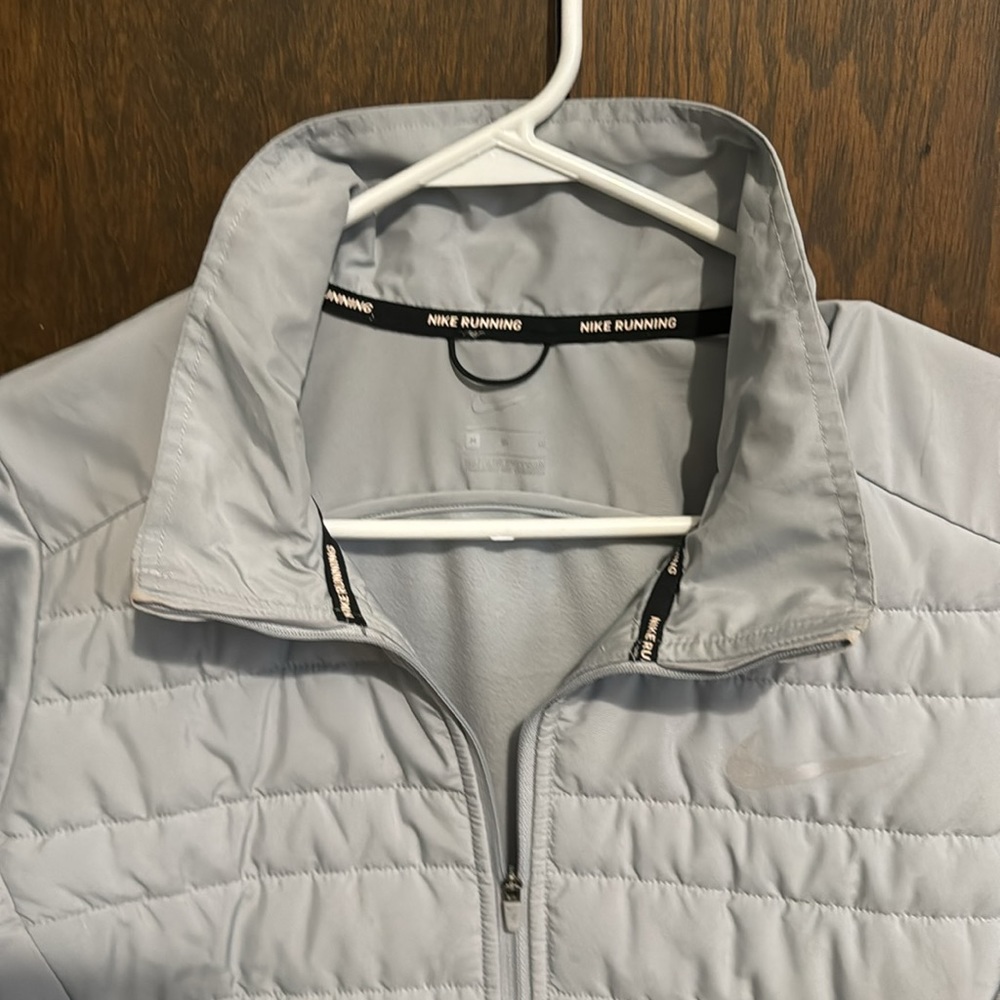 Nike light weight full zip running jacket - Picture 2 of 5